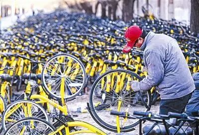 �����������ֻ��������л������޵İ�ť���Ϸ���ĩ���������������������Ρ���ά��!����־��ofoС�Ƴ����������룬�ȴ����ߡ�