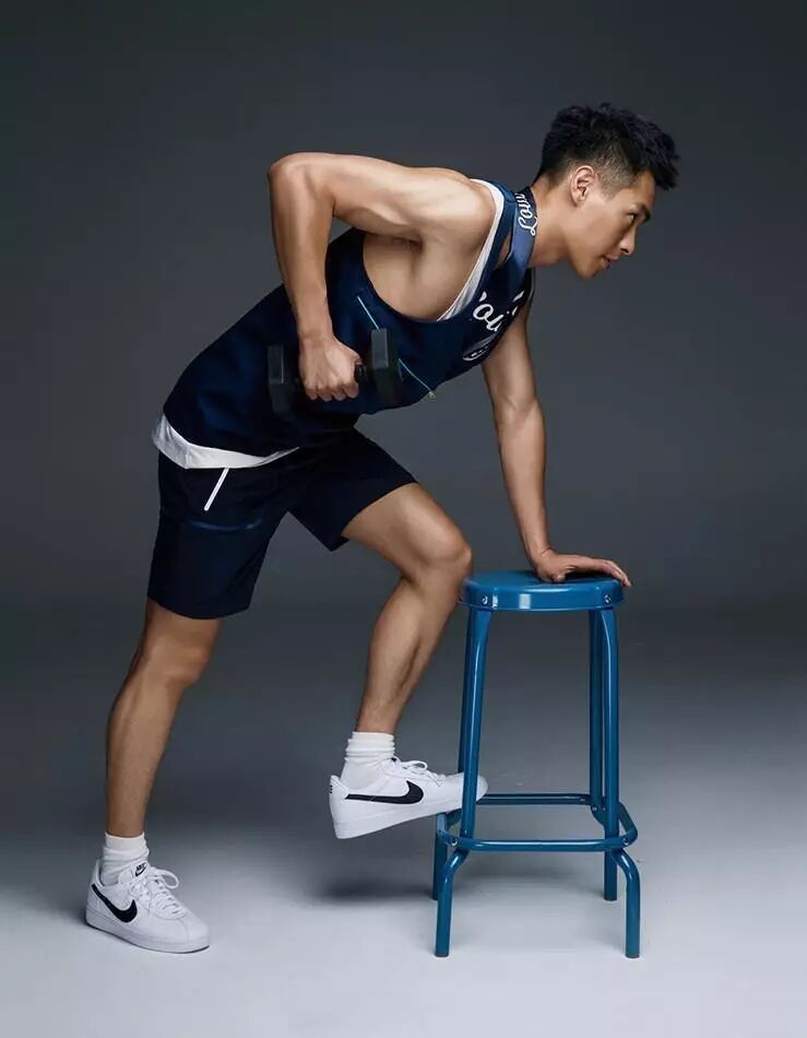 条顺腹肌帅炸了,完全被这个男人征服了!