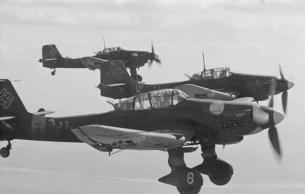 "斯图卡"俯冲轰炸机(ju-87)