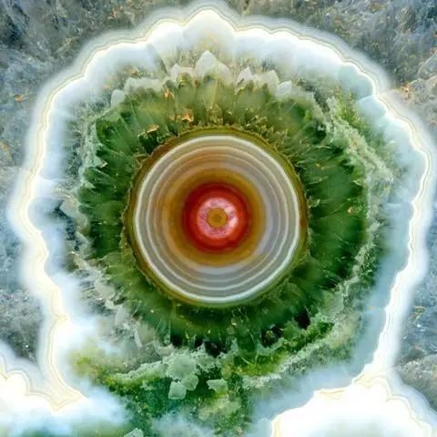 鬼斧神工 天然浑成:经过了千万年的冲刷洗礼的、美丽动人的石画