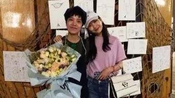 王鸥晒与李霄云亲密合照,画面养眼好吸睛,期待李霄云作品!