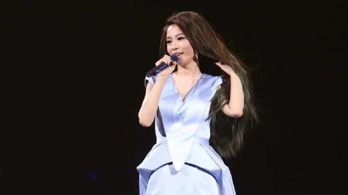 田馥甄连唱12分钟,致敬华语乐坛20年金曲,听哭无数人…