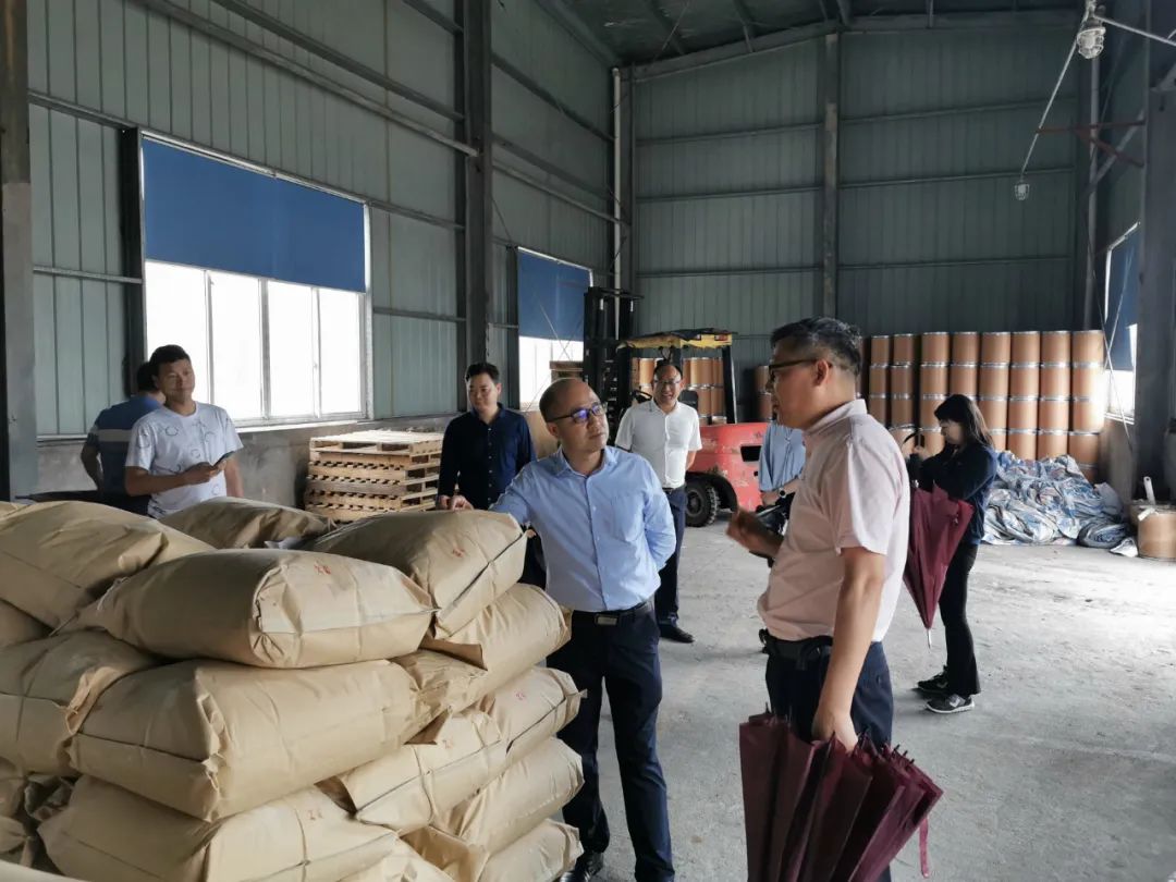 徐友洪一行先前往公溪镇工业园区绿能公司,恒塑铝膜