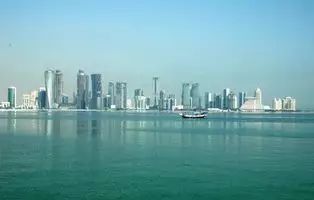 卡塔尔与迪拜的关系_卡塔尔和阿联酋关系_卡塔尔迪拜哪个有钱