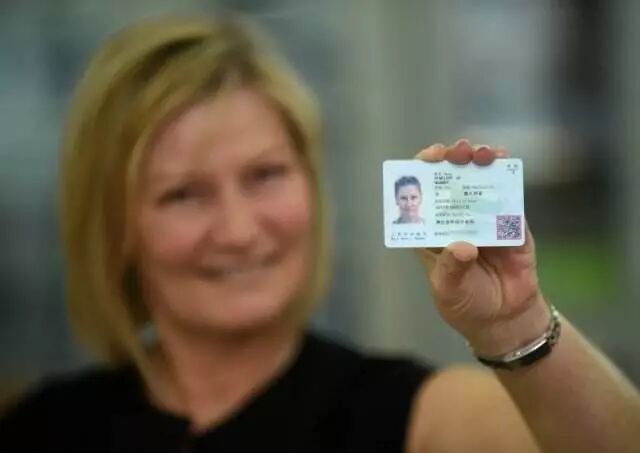 △湖北發(fā)放首張外國(guó)人工作許可證