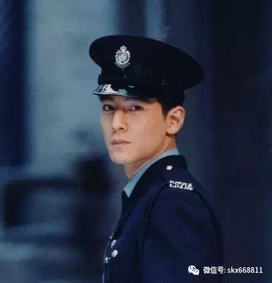 吴彦祖彭于晏制服诱惑 盘点娱乐圈十大警装男神