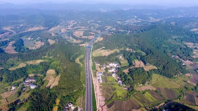 路肩墙 路肩墙 要想富，先修路！盐亭在这方面可以说是做的完美了！