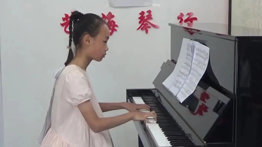 胡伊乔演奏中国名曲《兰花花》