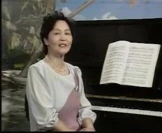 周广仁钢琴演奏基础训练第八课三 和弦及其转位6、《音乐瞬间》