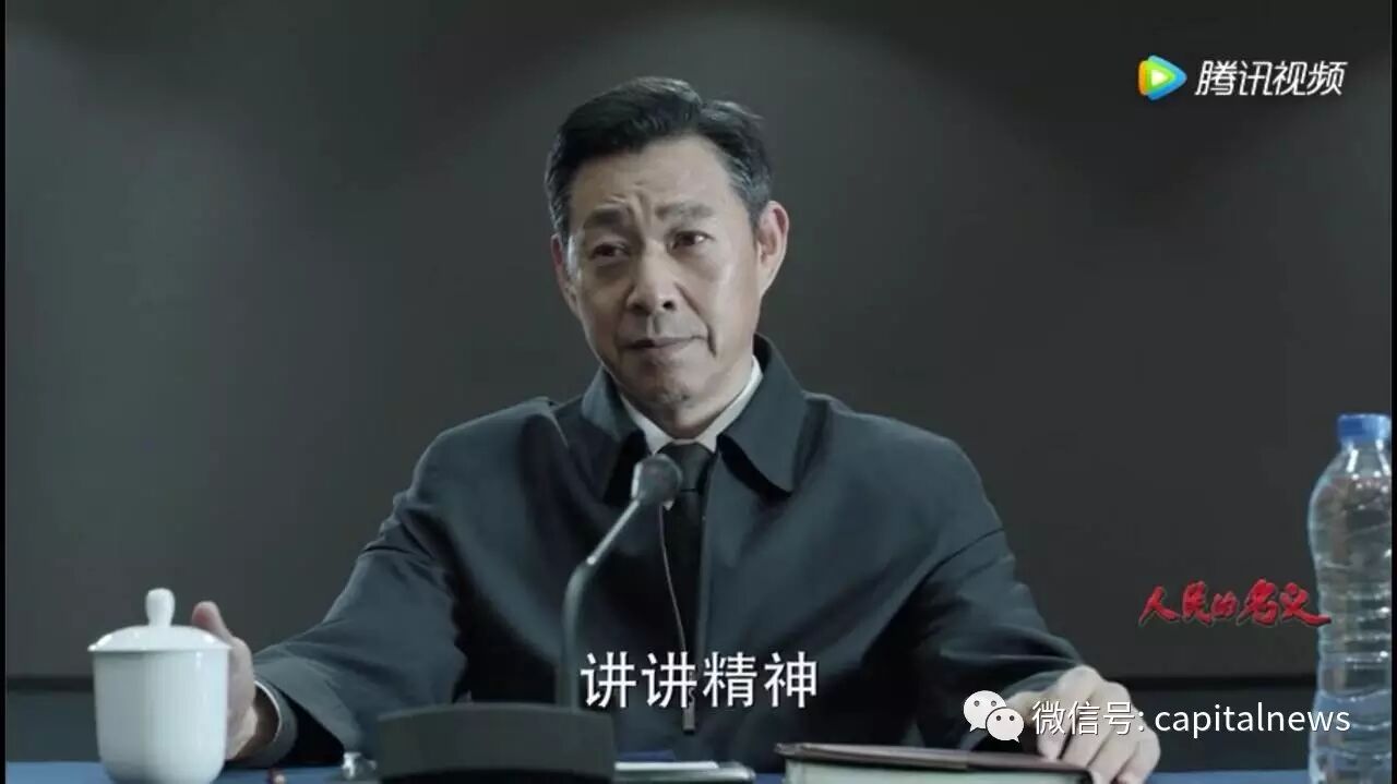 背炸药包炸毁敌人碉堡是共产党员的