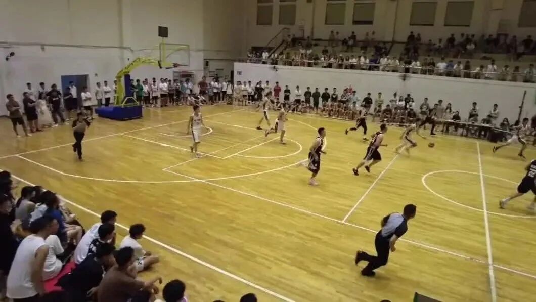 快看！灌篮高手！