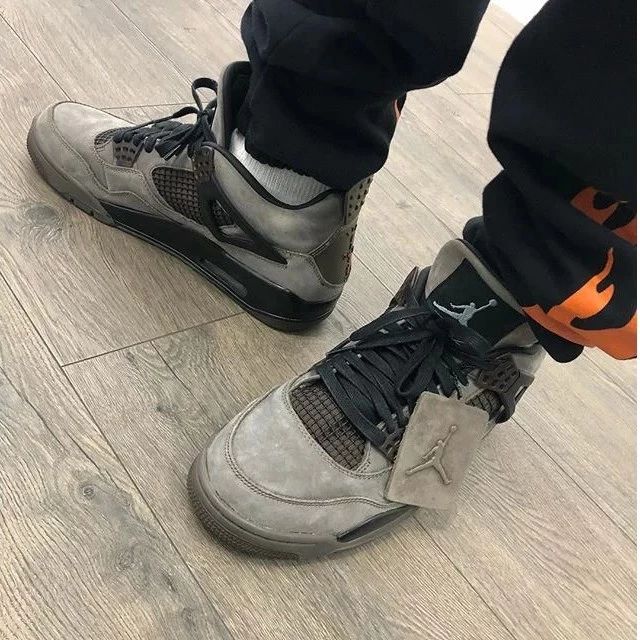 Travis Scott x Air Jordan 4 亲友限定款曝光