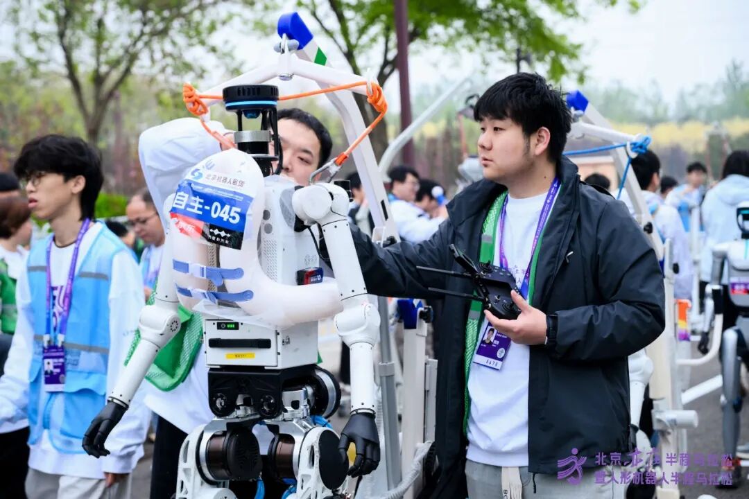 All Set to Go: Humanoid Robot Racing Challenge – Opening Special-3cgo