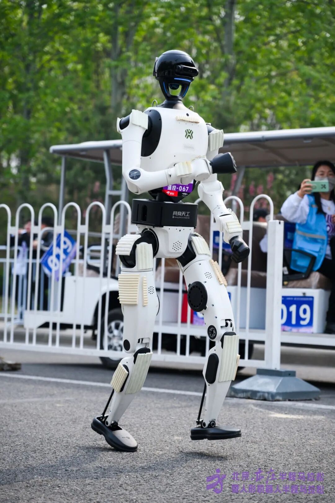 All Set to Go: Humanoid Robot Racing Challenge – Opening Special-3cgo