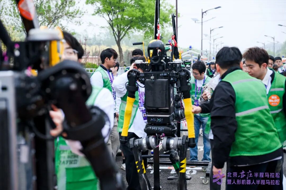 All Set to Go: Humanoid Robot Racing Challenge – Opening Special-3cgo