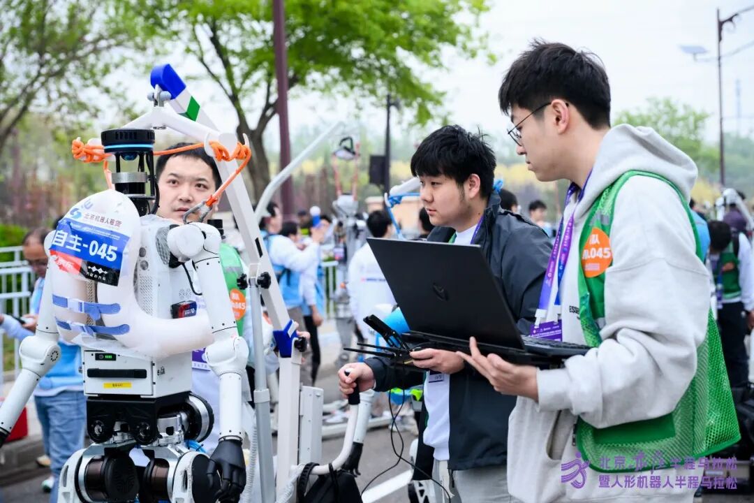 All Set to Go: Humanoid Robot Racing Challenge – Opening Special-3cgo
