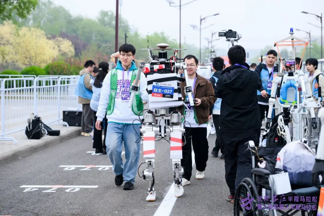 All Set to Go: Humanoid Robot Racing Challenge – Opening Special-3cgo