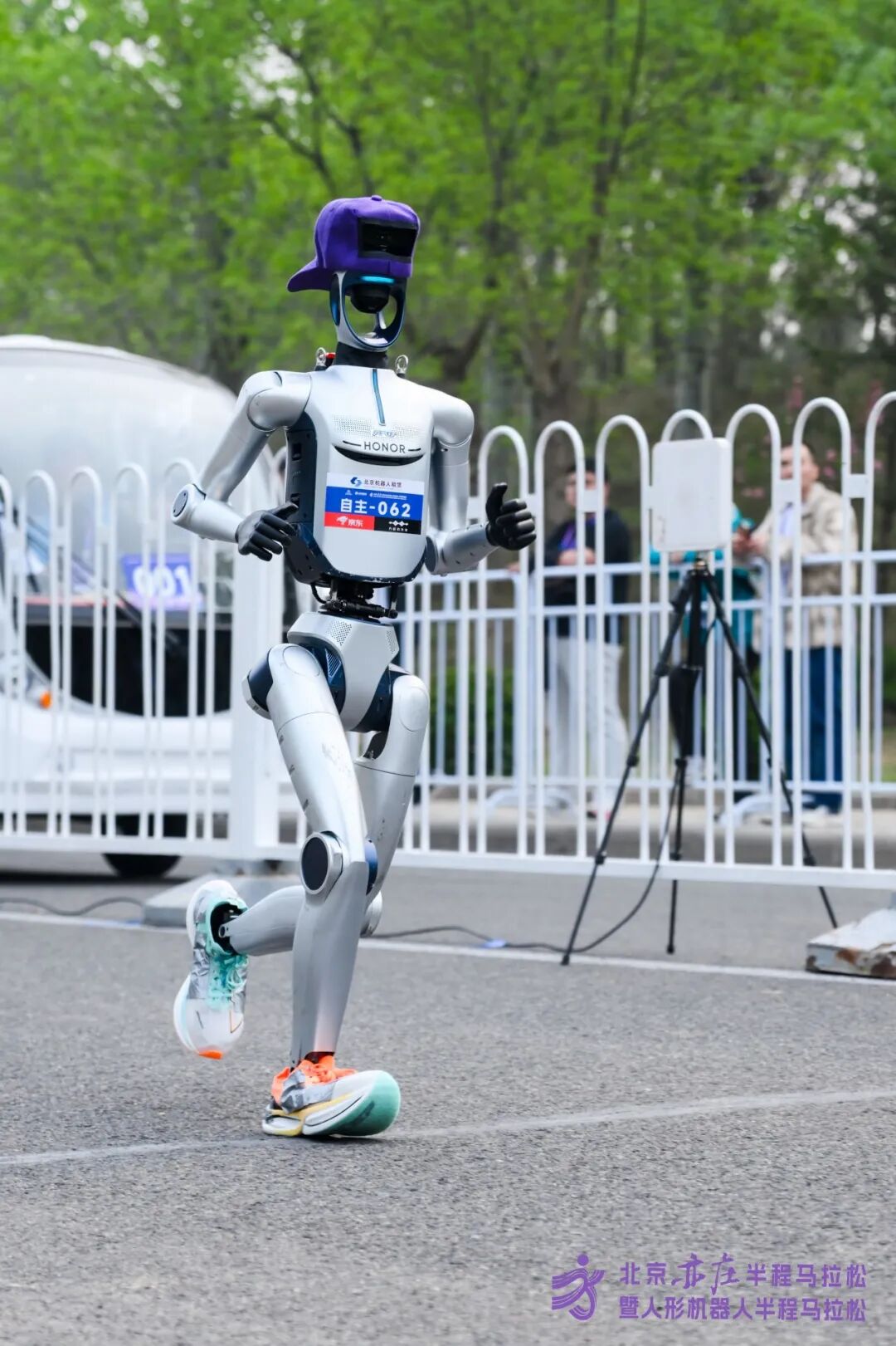 All Set to Go: Humanoid Robot Racing Challenge – Opening Special-3cgo
