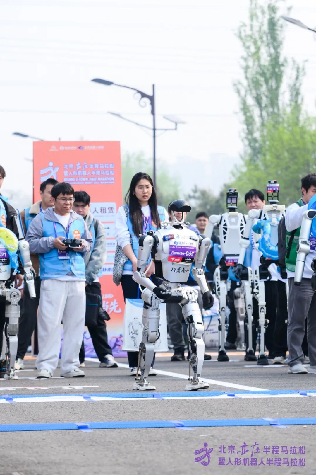 All Set to Go: Humanoid Robot Racing Challenge – Opening Special-3cgo