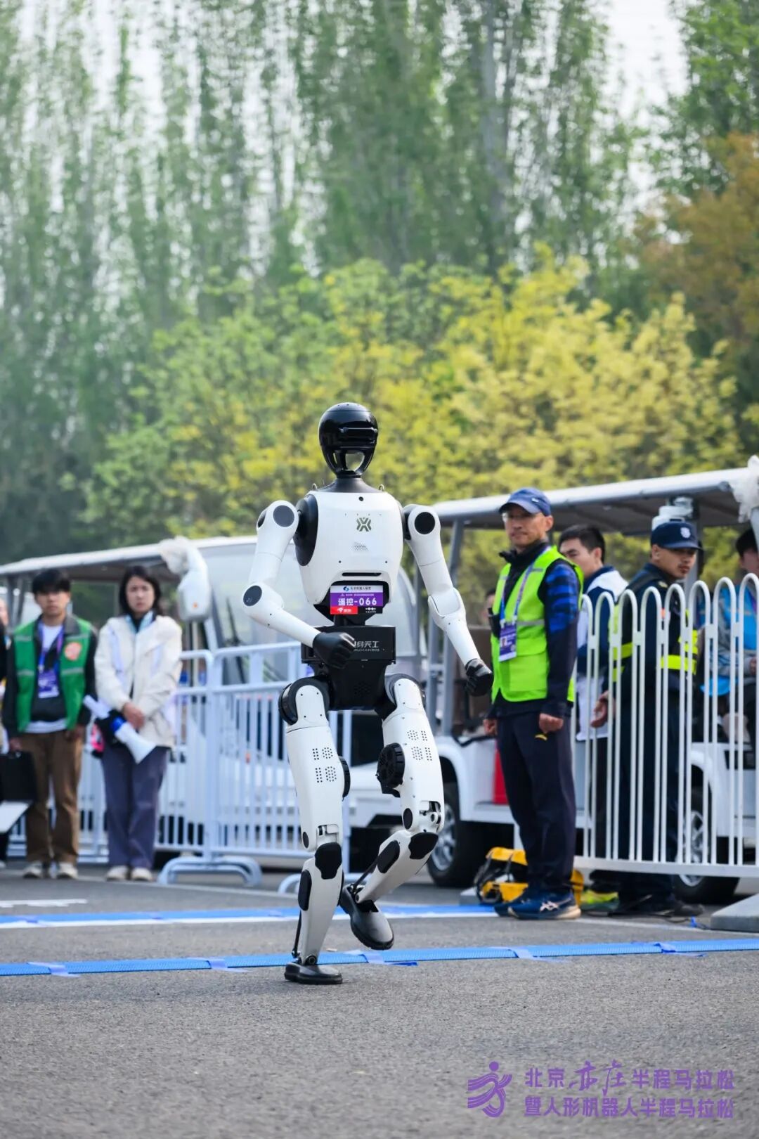All Set to Go: Humanoid Robot Racing Challenge – Opening Special-3cgo