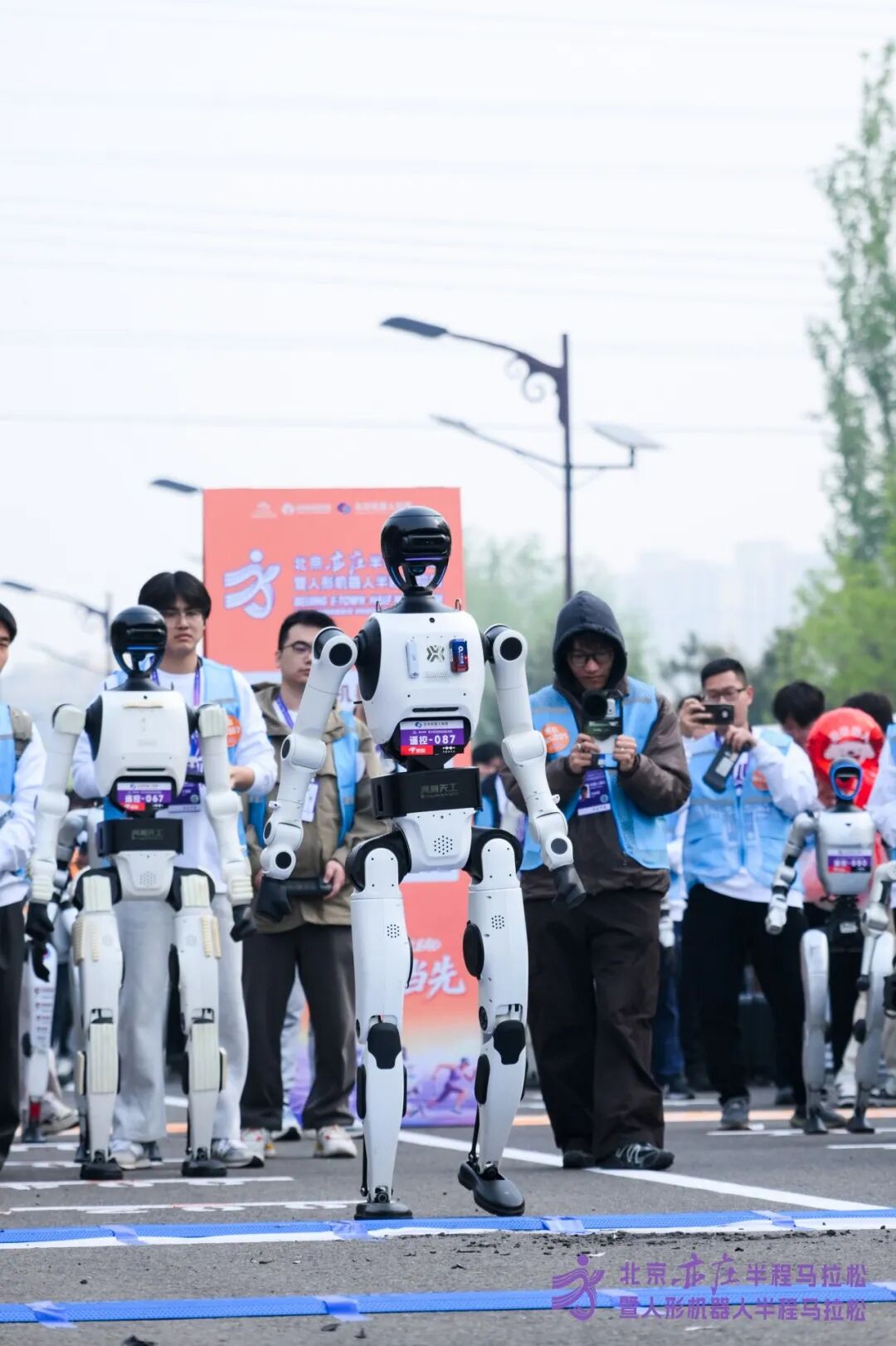 All Set to Go: Humanoid Robot Racing Challenge – Opening Special-3cgo