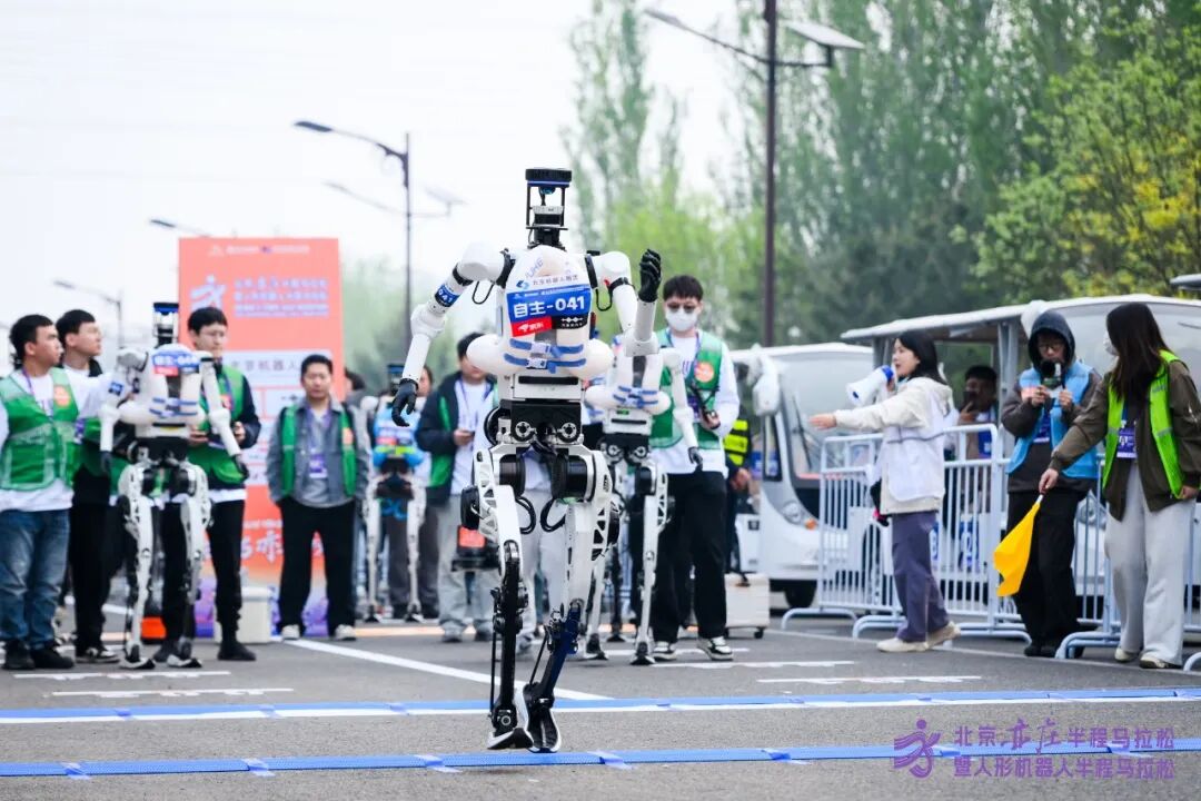 All Set to Go: Humanoid Robot Racing Challenge – Opening Special-3cgo