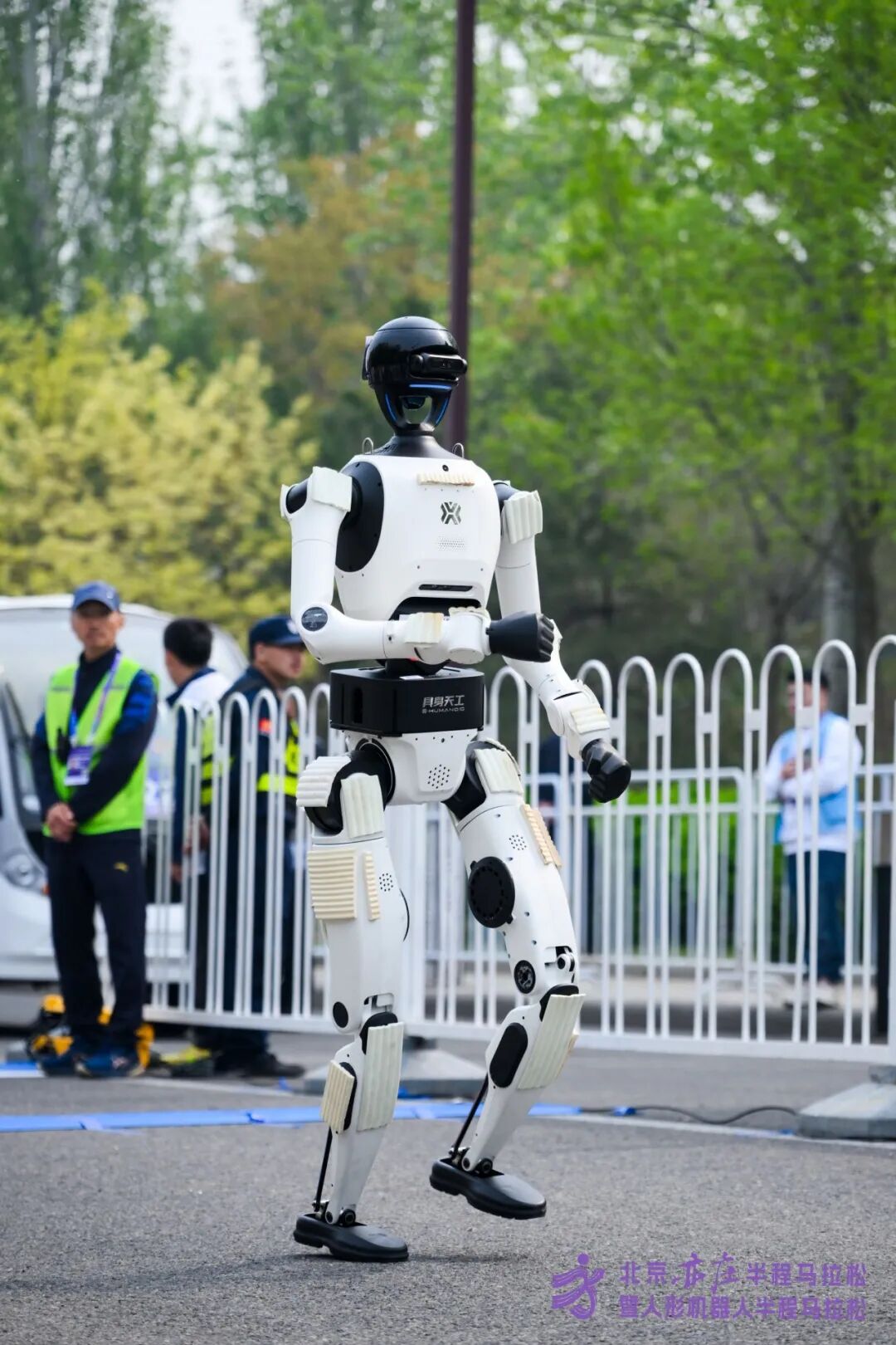 All Set to Go: Humanoid Robot Racing Challenge – Opening Special-3cgo