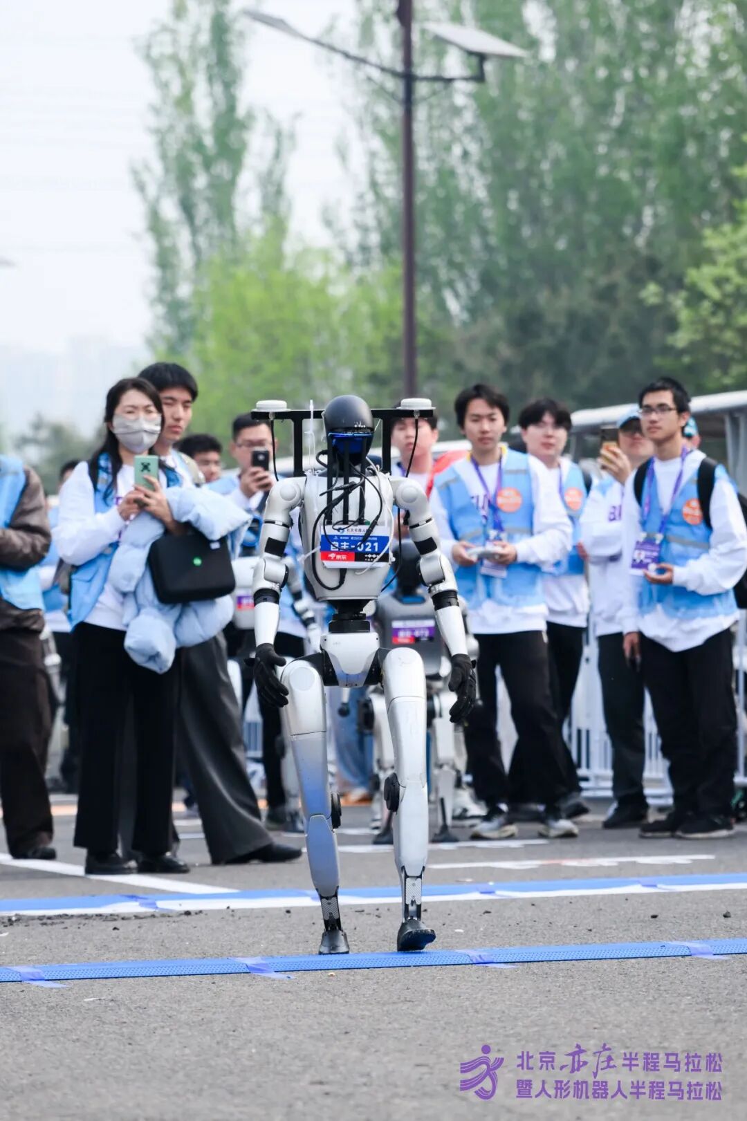 All Set to Go: Humanoid Robot Racing Challenge – Opening Special-3cgo
