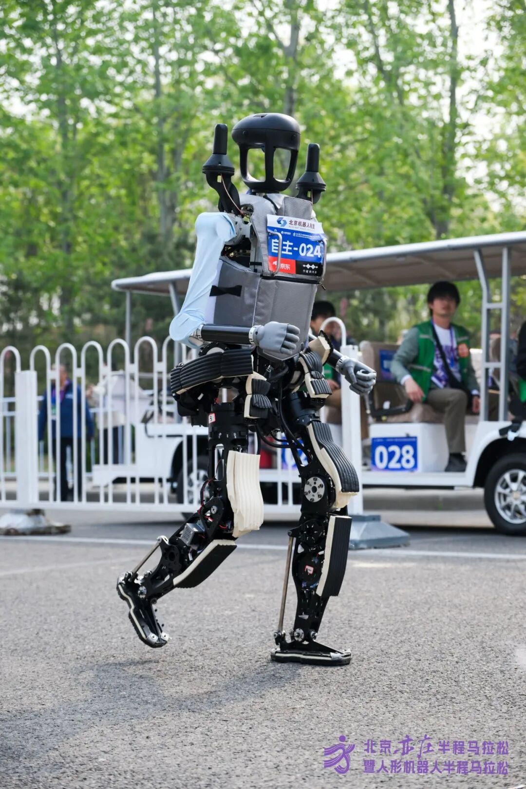 All Set to Go: Humanoid Robot Racing Challenge – Opening Special-3cgo