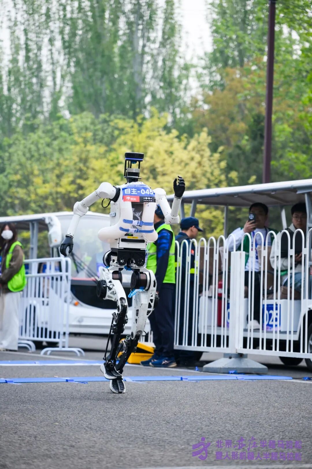 All Set to Go: Humanoid Robot Racing Challenge – Opening Special-3cgo