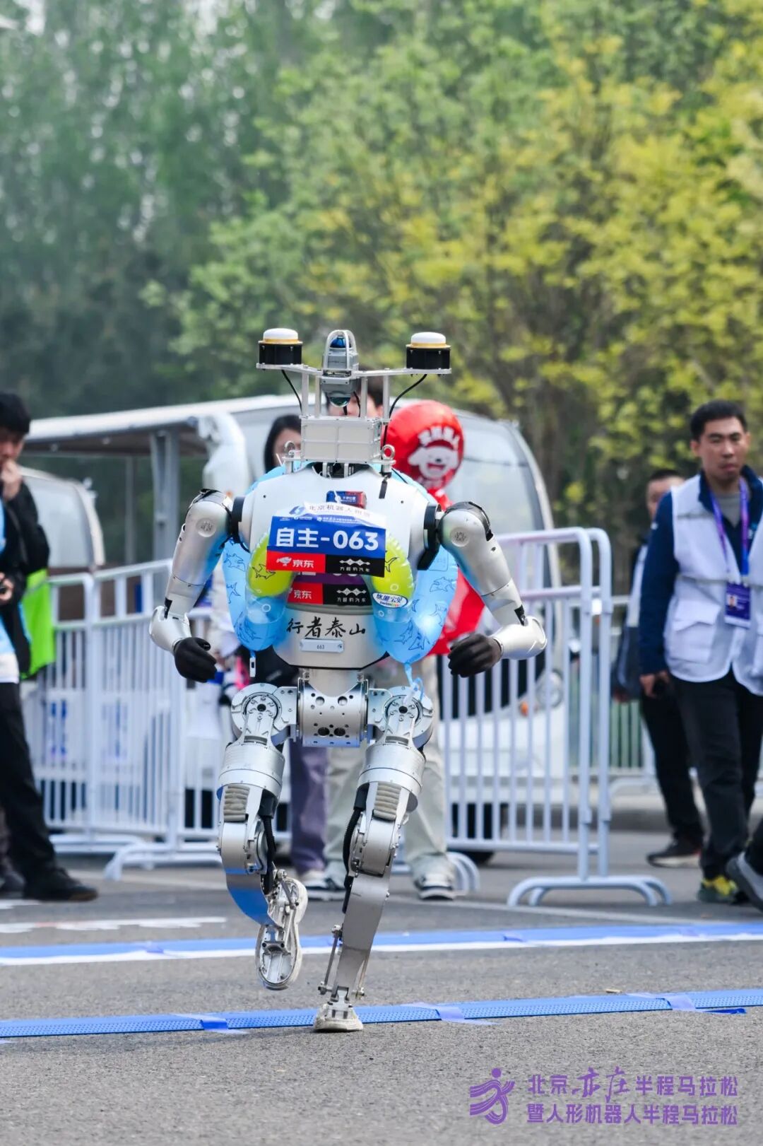 All Set to Go: Humanoid Robot Racing Challenge – Opening Special-3cgo