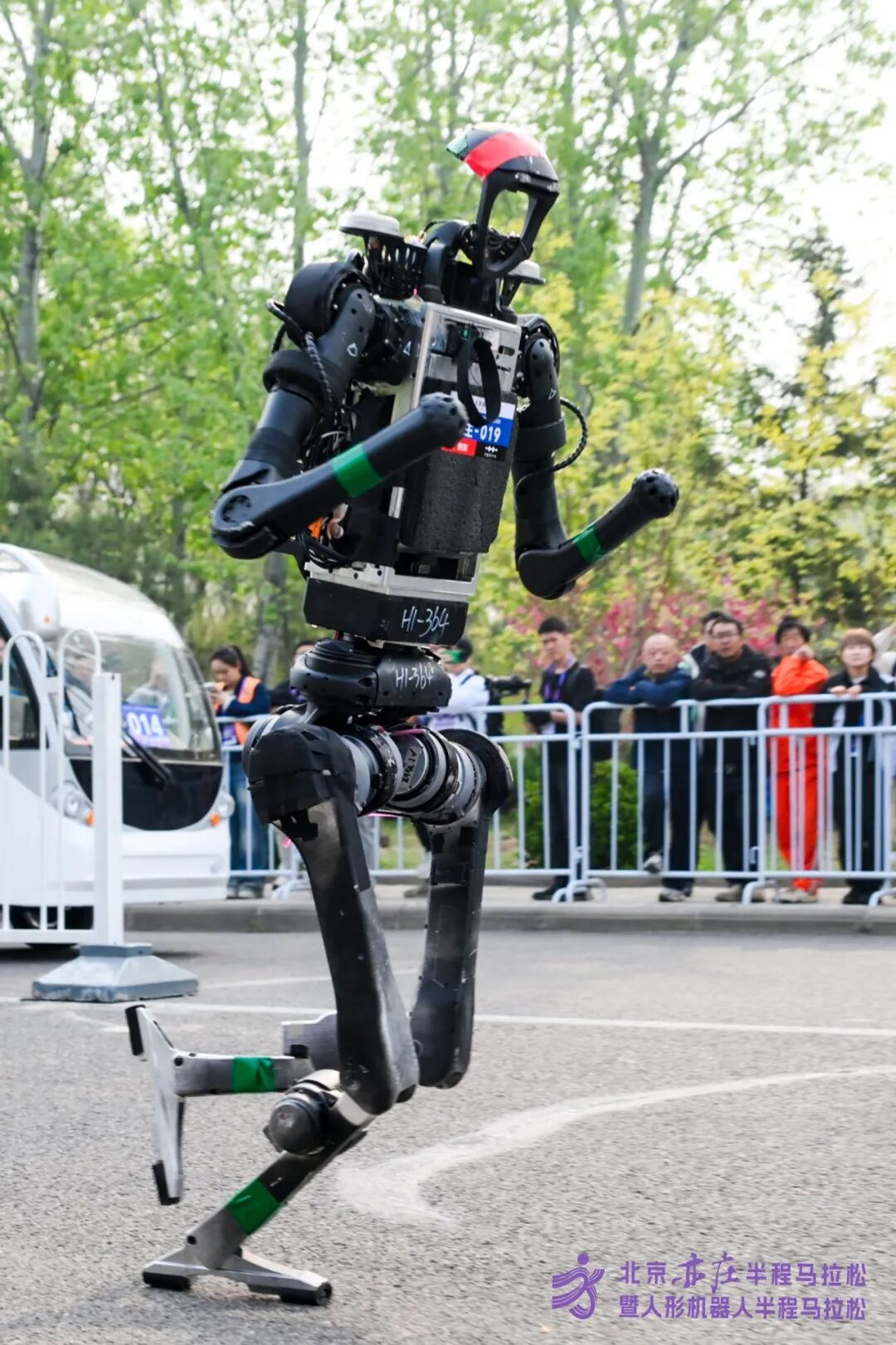 All Set to Go: Humanoid Robot Racing Challenge – Opening Special-3cgo
