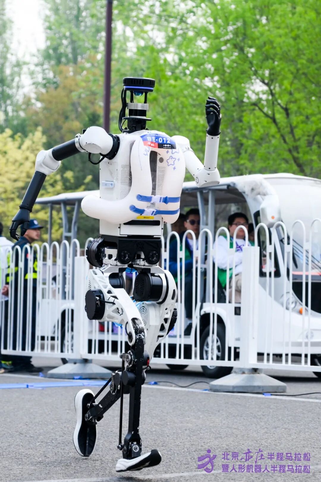 All Set to Go: Humanoid Robot Racing Challenge – Opening Special-3cgo