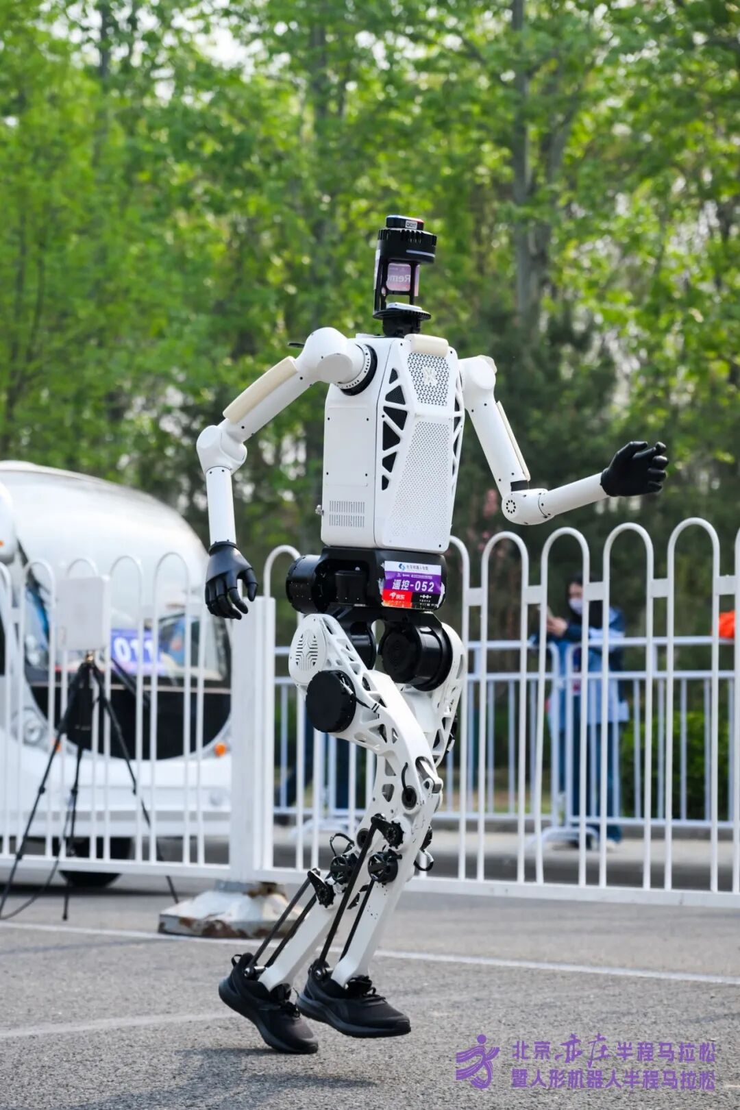 All Set to Go: Humanoid Robot Racing Challenge – Opening Special-3cgo
