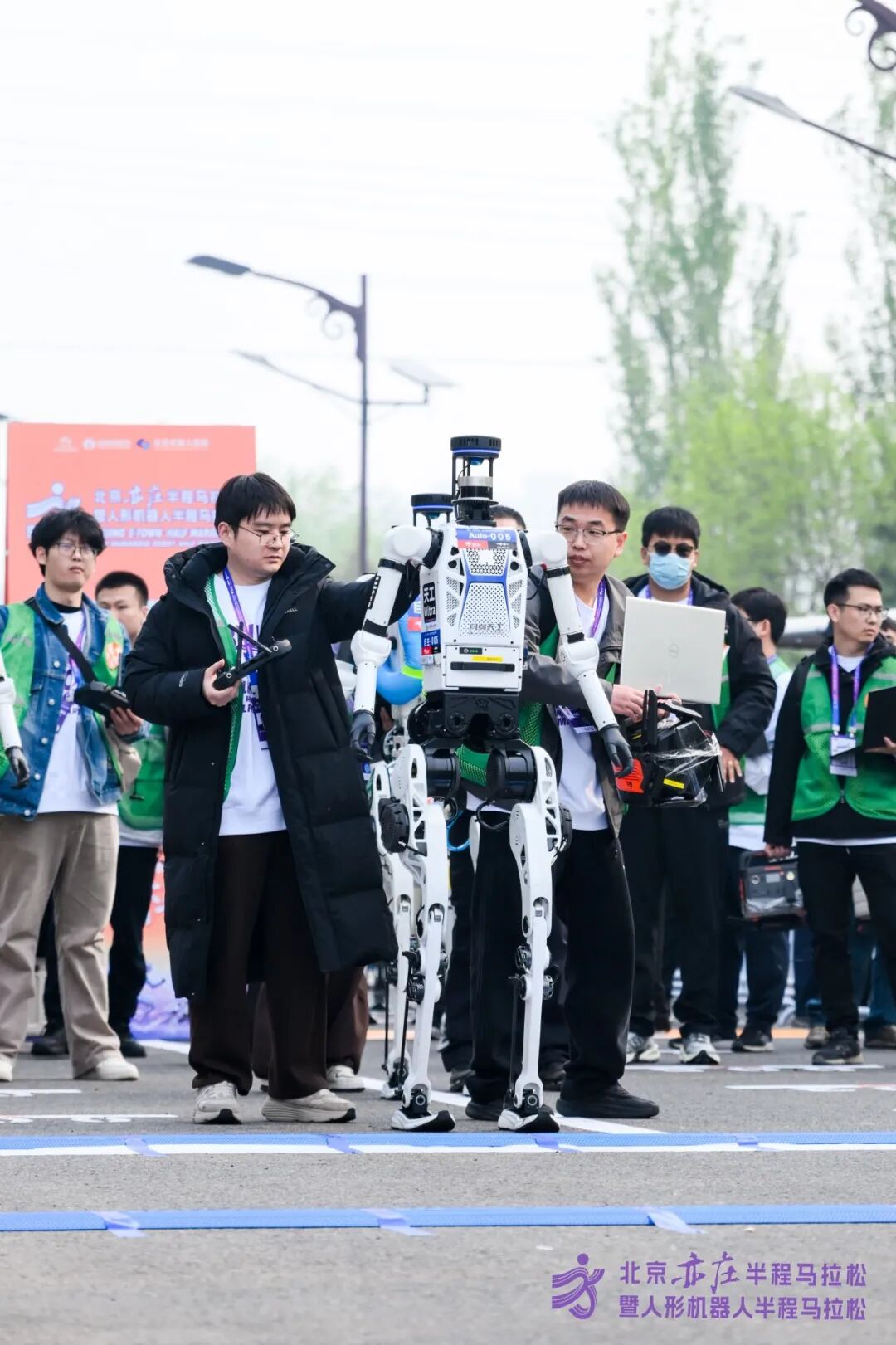 All Set to Go: Humanoid Robot Racing Challenge – Opening Special-3cgo