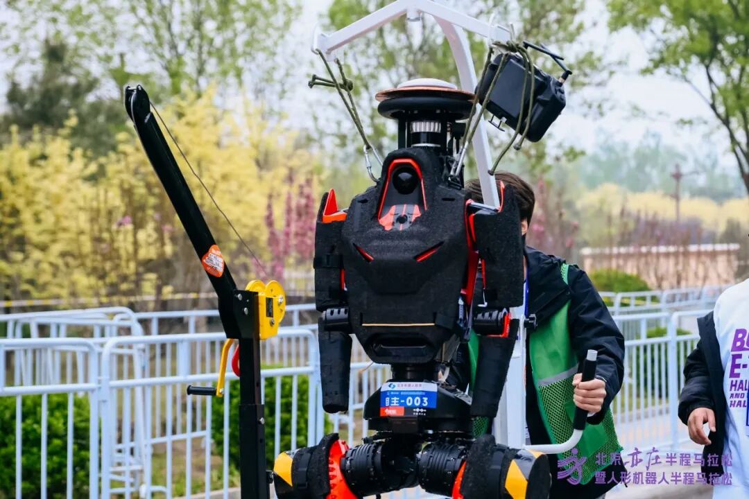 All Set to Go: Humanoid Robot Racing Challenge – Opening Special-3cgo
