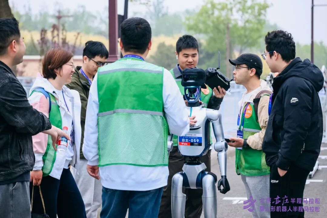 All Set to Go: Humanoid Robot Racing Challenge – Opening Special-3cgo
