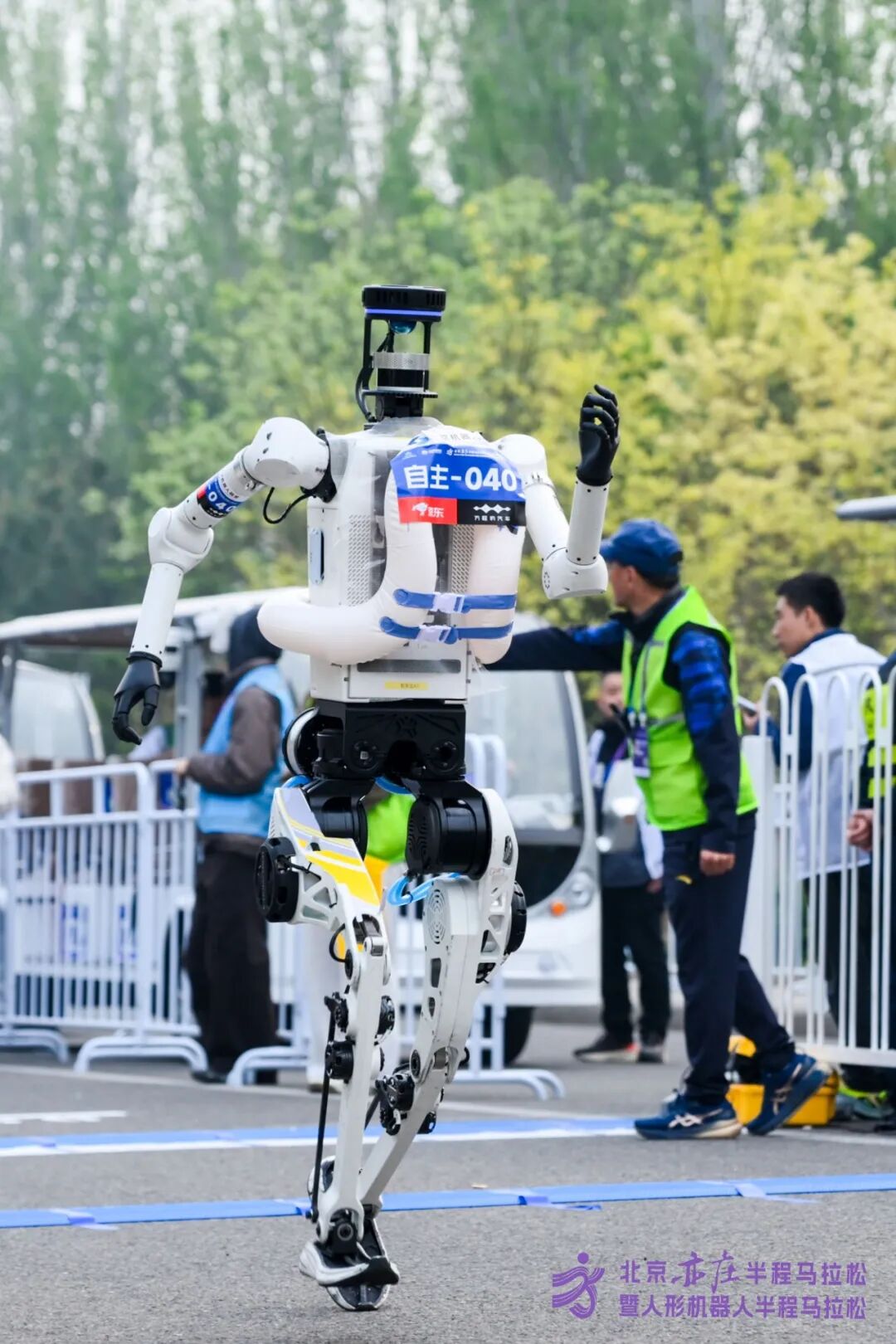 All Set to Go: Humanoid Robot Racing Challenge – Opening Special-3cgo