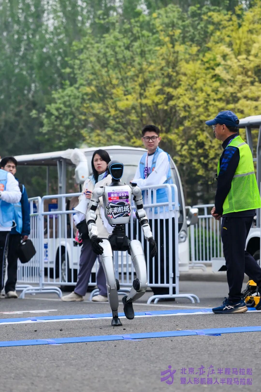 All Set to Go: Humanoid Robot Racing Challenge – Opening Special-3cgo