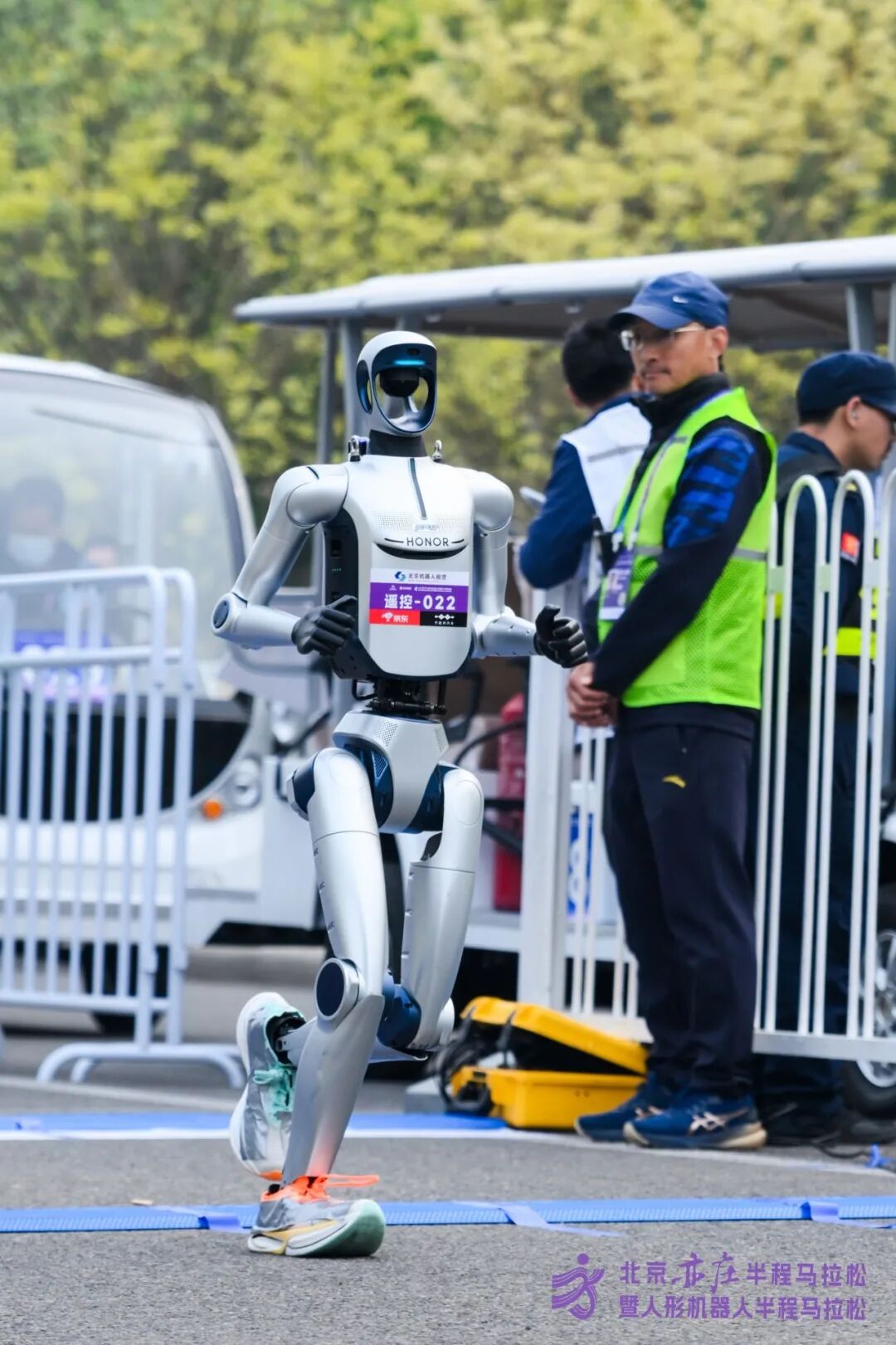 All Set to Go: Humanoid Robot Racing Challenge – Opening Special-3cgo