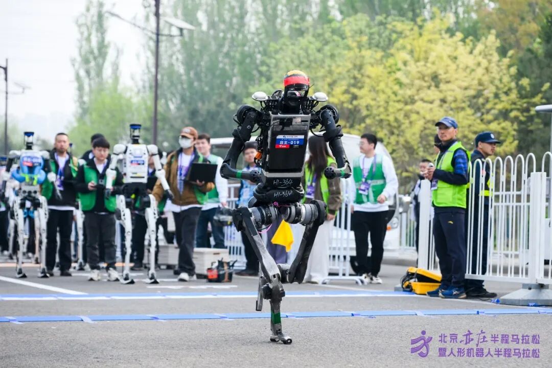 All Set to Go: Humanoid Robot Racing Challenge – Opening Special-3cgo
