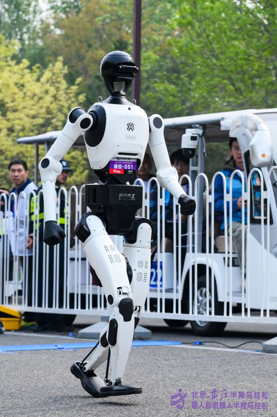 All Set to Go: Humanoid Robot Racing Challenge – Opening Special-3cgo