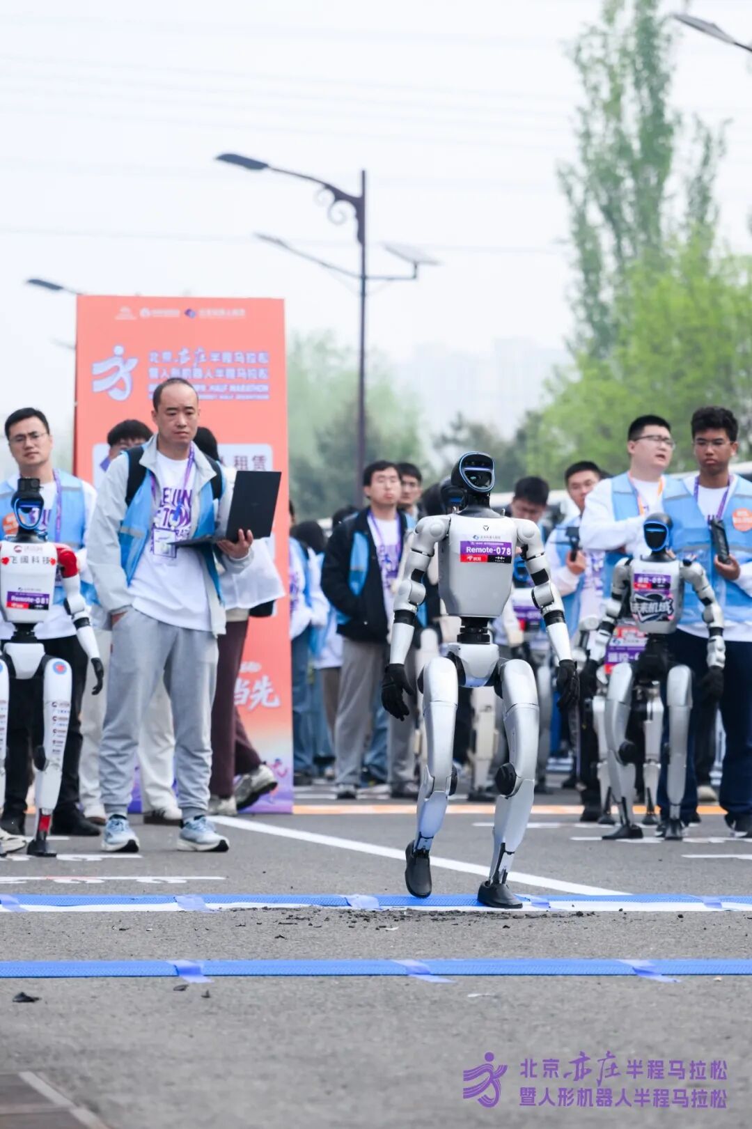 All Set to Go: Humanoid Robot Racing Challenge – Opening Special-3cgo