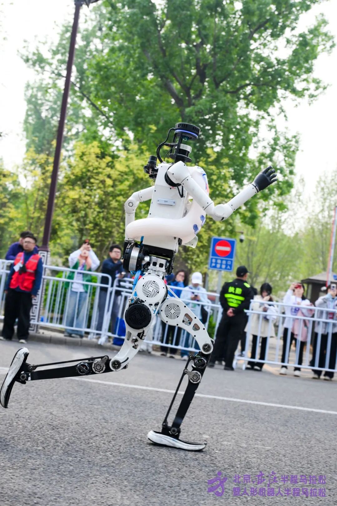 All Set to Go: Humanoid Robot Racing Challenge – Opening Special-3cgo