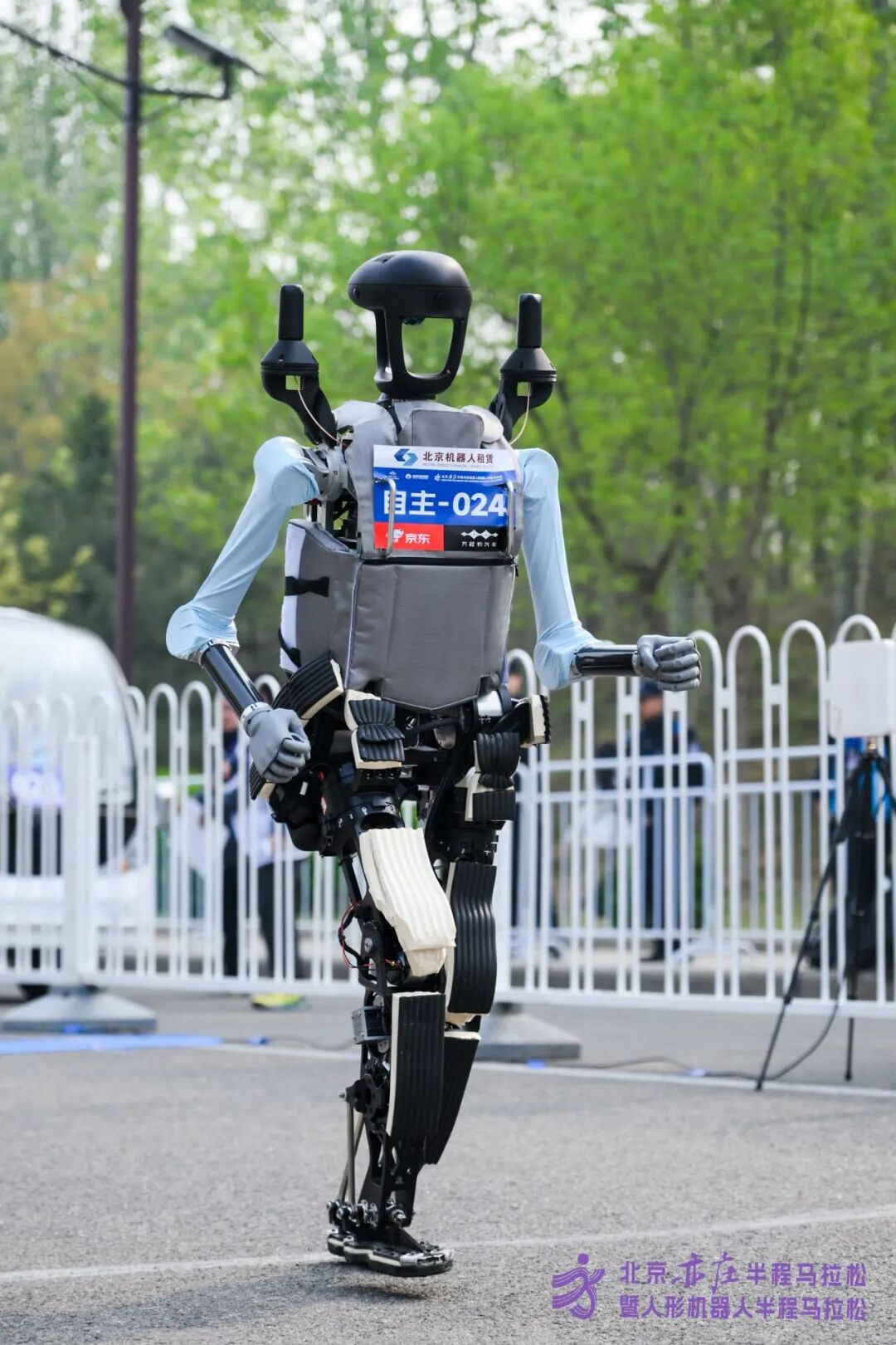 All Set to Go: Humanoid Robot Racing Challenge – Opening Special-3cgo