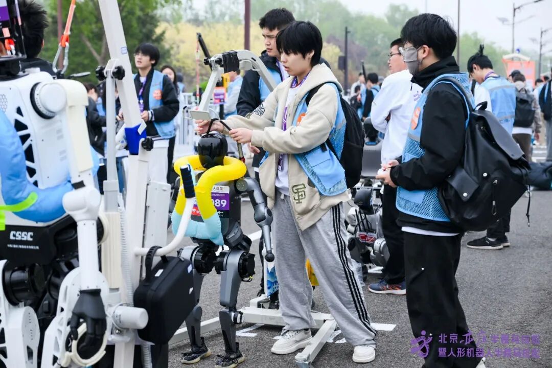 All Set to Go: Humanoid Robot Racing Challenge – Opening Special-3cgo