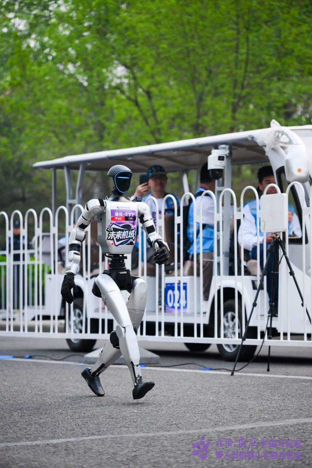 All Set to Go: Humanoid Robot Racing Challenge – Opening Special-3cgo