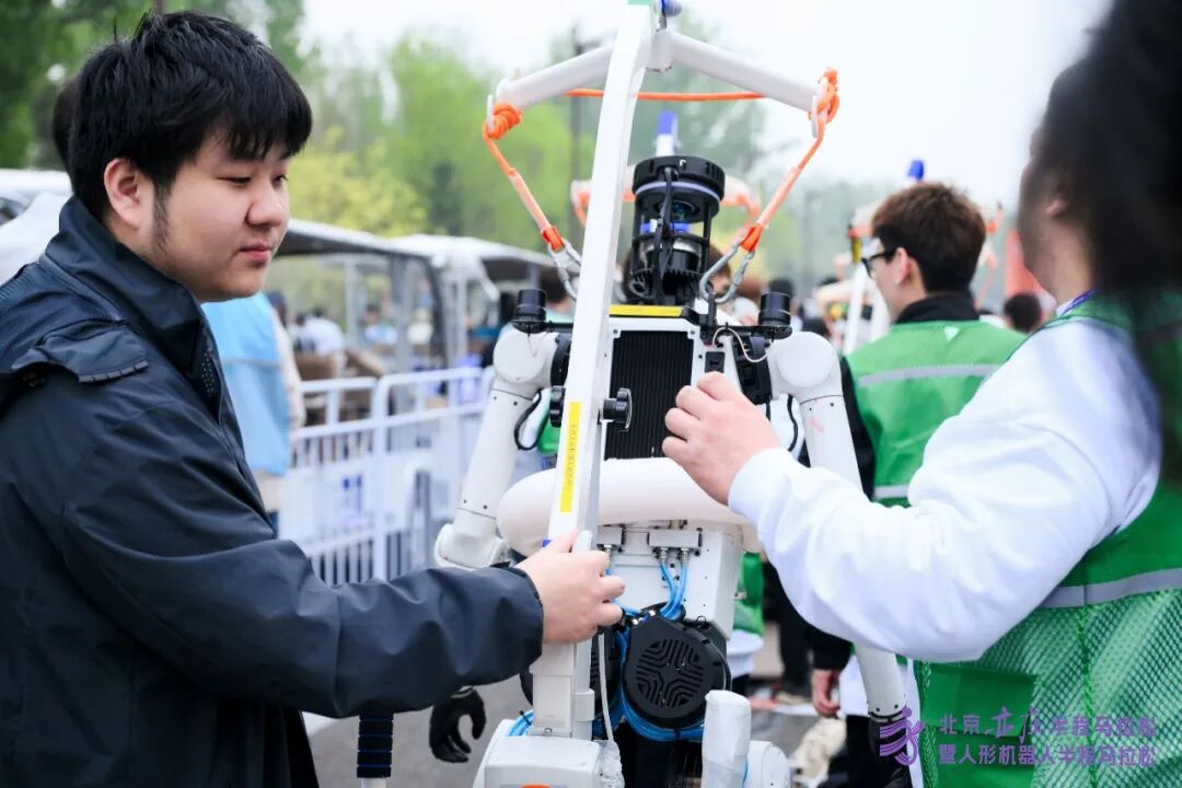 All Set to Go: Humanoid Robot Racing Challenge – Opening Special-3cgo
