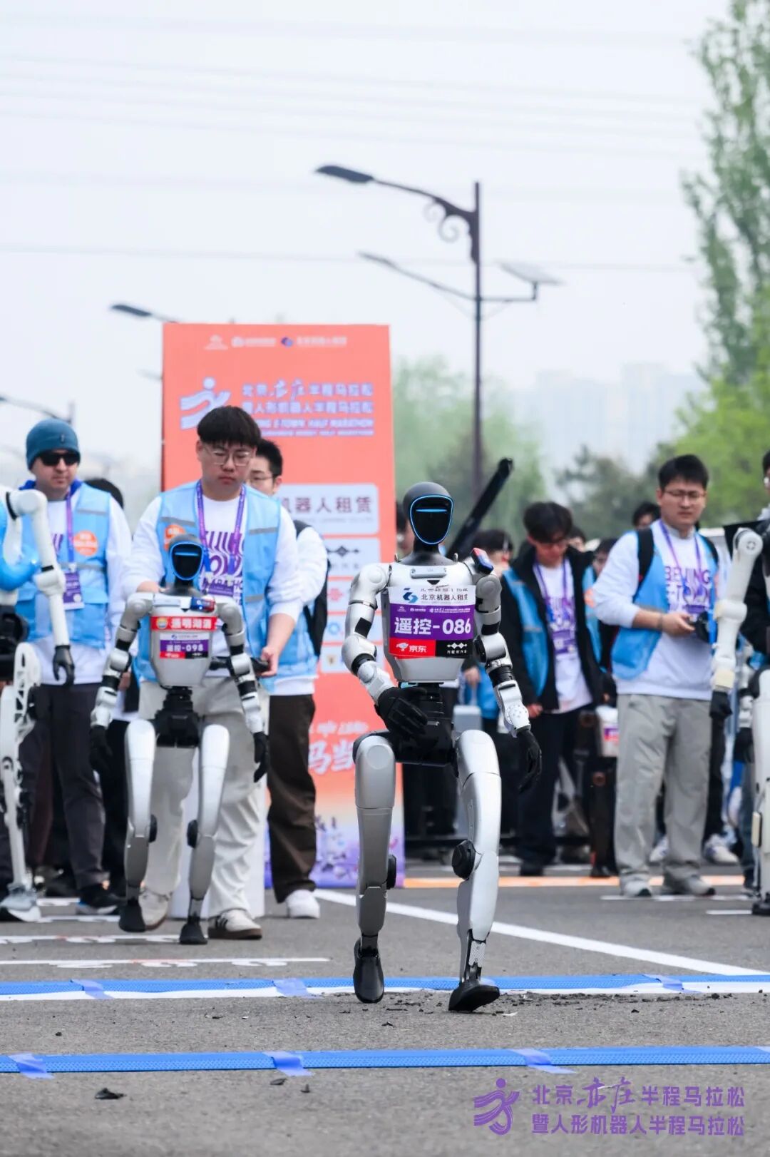 All Set to Go: Humanoid Robot Racing Challenge – Opening Special-3cgo