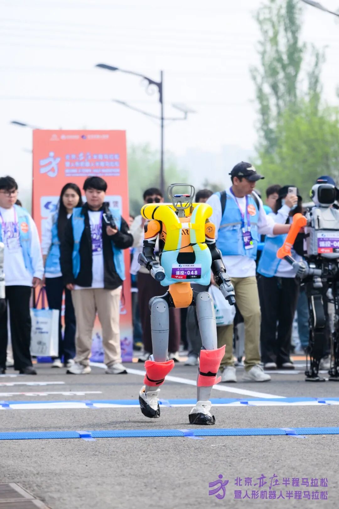 All Set to Go: Humanoid Robot Racing Challenge – Opening Special-3cgo